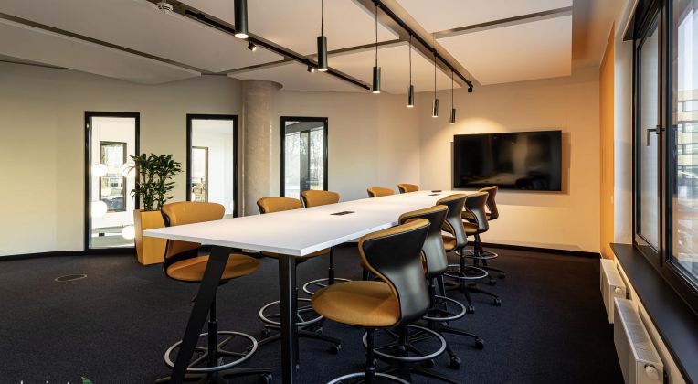 Meeting room in the new AKQUINET house at Werner-Otto-Strasse 6 in Hamburg-Bramfeld.